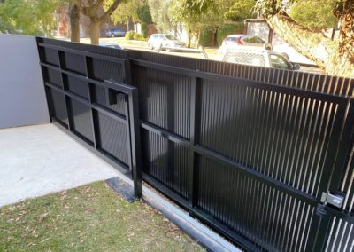 Vertical Square Powder Coated Aluminium Picket Front Fence and Automatic Sliding Driveway Gate