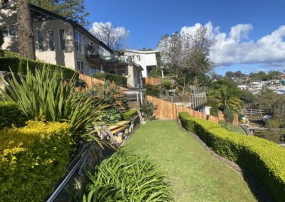 Custom Overlapping Hardwood Paling Fence