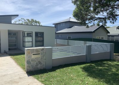 Custom Powder Coated Horizontal Slatted Aluminium Panels with Estate Style Modular Wall Front Fence and Vogue Style Modular Wall Side Fence