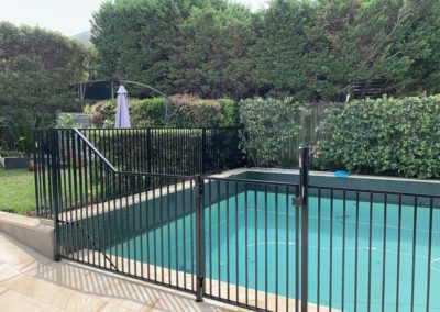 Custom Powder Coated Aluminium Flat Top Pool Fencing and Gate