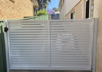 Horizontal Slatted Aluminium Key Locakable Driveway Gate