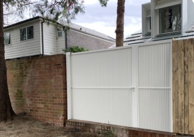 Custom Powder Coated Aluminium Blade Sliding gate with Pedestrian Access