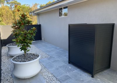 Horizontal Slatted Aluminium Screen and Gate